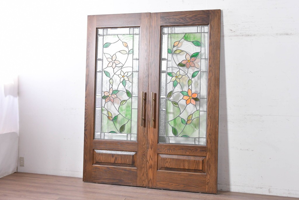 中古　特注品　職人手作り品　タモ材　色彩豊かな植物を描いたステンドグラス入り両開きドア1対(2枚)セット　※ステンド部分に割れあり　(R-090829)