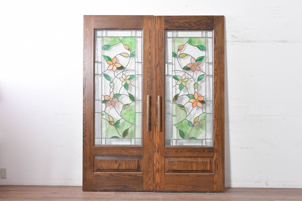 中古　特注品　職人手作り品　タモ材　色彩豊かな植物を描いたステンドグラス入り両開きドア1対(2枚)セット　※ステンド部分に割れあり　(R-090829)