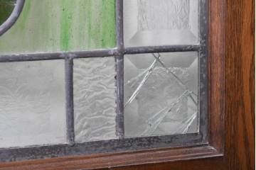 中古　特注品　職人手作り品　タモ材　色彩豊かな植物を描いたステンドグラス入り両開きドア1対(2枚)セット　※ステンド部分に割れあり　(R-090829)
