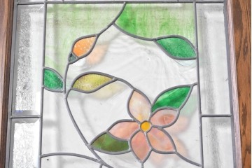 中古　特注品　職人手作り品　タモ材　色彩豊かな植物を描いたステンドグラス入り両開きドア1対(2枚)セット　※ステンド部分に割れあり　(R-090829)
