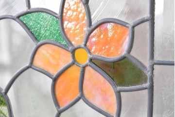 中古　特注品　職人手作り品　タモ材　色彩豊かな植物を描いたステンドグラス入り両開きドア1対(2枚)セット　※ステンド部分に割れあり　(R-090829)