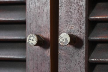 ヴィンテージ建具　昭和中期　シックな木色が魅力のシンプルなルーバー扉2枚(1対)セット　(R-090830)