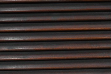 ヴィンテージ建具　昭和中期　シックな木色が魅力のシンプルなルーバー扉2枚(1対)セット　(R-090830)