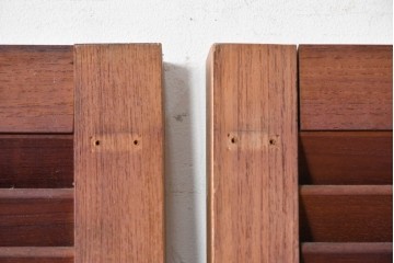 ヴィンテージ建具　昭和中期　シックな木色が魅力のシンプルなルーバー扉2枚(1対)セット　(R-090830)