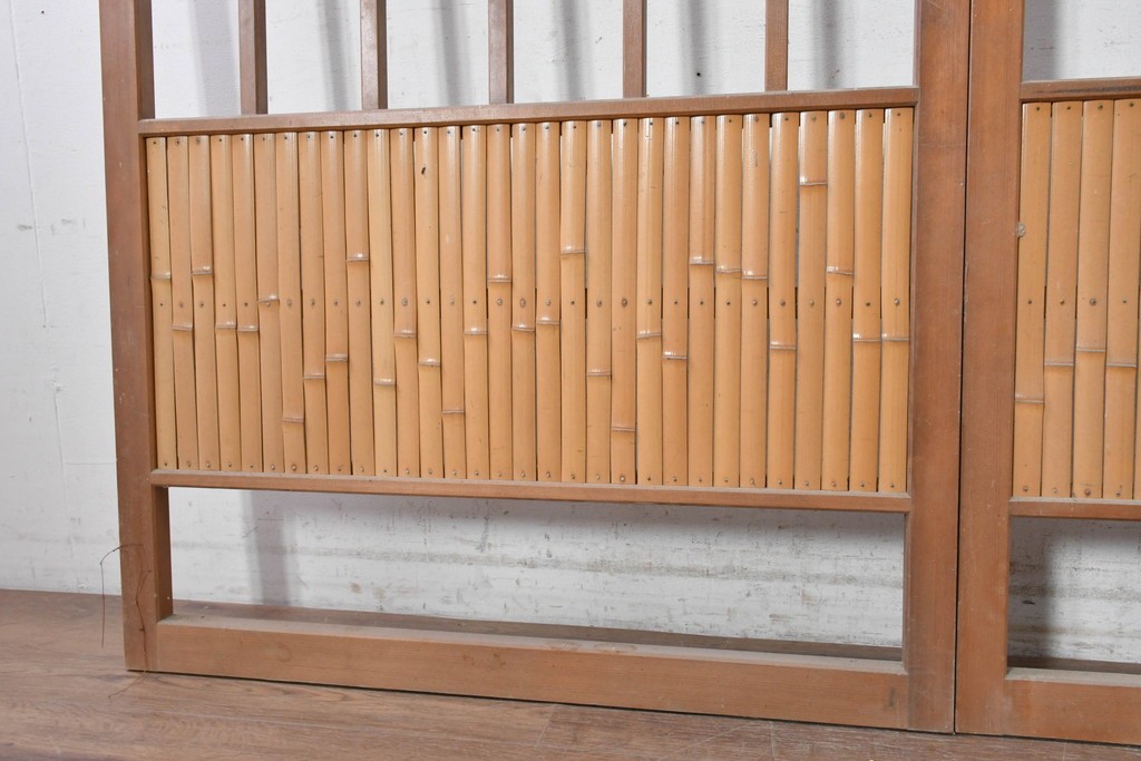 ヴィンテージ建具　昭和中期から昭和後期　格子と竹の組み合わせが美しい数寄屋の荒格子戸2枚セット　(R-090832)