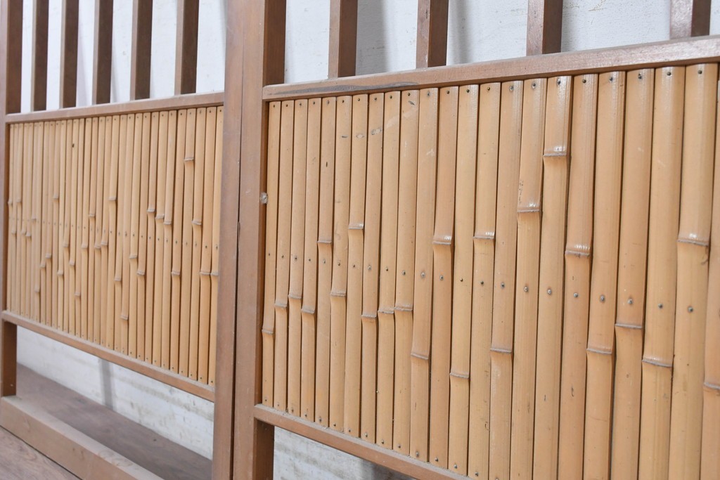 ヴィンテージ建具　昭和中期から昭和後期　格子と竹の組み合わせが美しい数寄屋の荒格子戸2枚セット　(R-090832)
