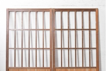 ヴィンテージ建具　昭和中期から昭和後期　格子と竹の組み合わせが美しい数寄屋の荒格子戸2枚セット　(R-090832)
