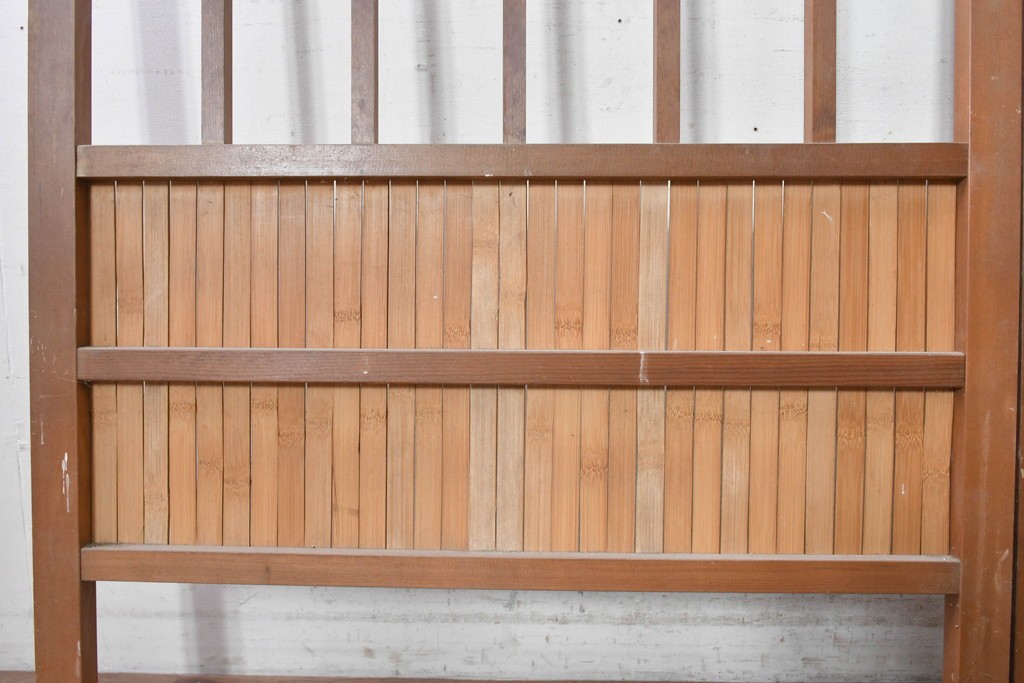 ヴィンテージ建具　昭和中期から昭和後期　格子と竹の組み合わせが美しい数寄屋の荒格子戸2枚セット　(R-090832)