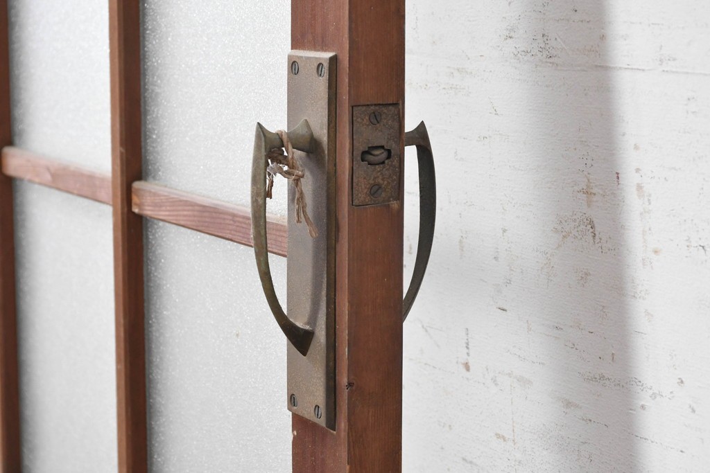 アンティーク建具　昭和期　格子ガラスがレトロな雰囲気を醸す木製ドア1枚　(R-090837)