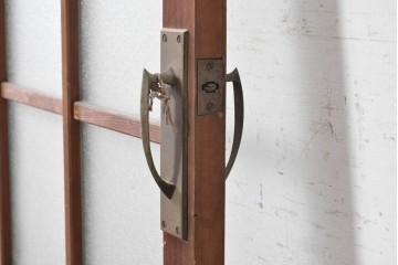 アンティーク建具　昭和期　格子ガラスがレトロな雰囲気を醸す木製ドア1枚　(R-090837)