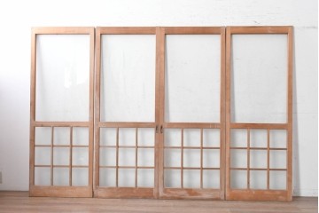 ヴィンテージ建具　昭和後期　大きなガラス面と格子意匠が印象的な幅狭のガラス戸4枚セット　(R-090838)