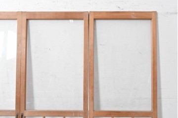 ヴィンテージ建具　昭和後期　大きなガラス面と格子意匠が印象的な幅狭のガラス戸4枚セット　(R-090838)