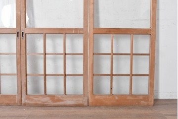 ヴィンテージ建具　昭和後期　大きなガラス面と格子意匠が印象的な幅狭のガラス戸4枚セット　(R-090838)