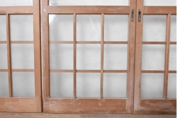 ヴィンテージ建具　昭和後期　大きなガラス面と格子意匠が印象的な幅狭のガラス戸4枚セット　(R-090838)