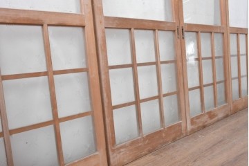 ヴィンテージ建具　昭和後期　大きなガラス面と格子意匠が印象的な幅狭のガラス戸4枚セット　(R-090838)