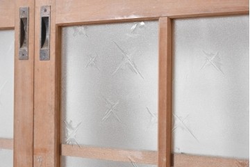 ヴィンテージ建具　昭和後期　大きなガラス面と格子意匠が印象的な幅狭のガラス戸4枚セット　(R-090838)