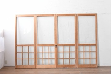 ヴィンテージ建具　昭和後期　大きなガラス面と格子意匠が印象的な幅狭のガラス戸4枚セット　(R-090838)