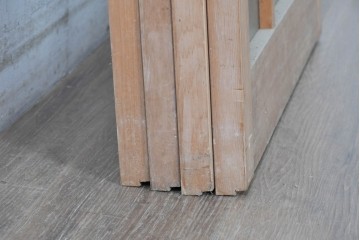 ヴィンテージ建具　昭和後期　大きなガラス面と格子意匠が印象的な幅狭のガラス戸4枚セット　(R-090838)