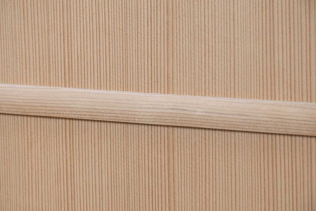 ヴィンテージ建具　昭和後期　均一に並んだ木目が美しい無双付き舞良戸1枚　(R-090840)