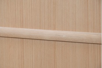 ヴィンテージ建具　昭和後期　均一に並んだ木目が美しい無双付き舞良戸1枚　(R-090840)