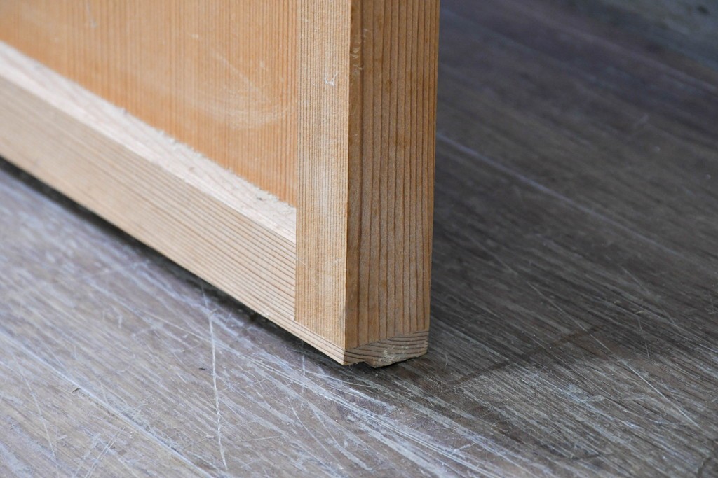 ヴィンテージ建具　昭和後期　均一に並んだ木目が美しい無双付き舞良戸1枚　(R-090840)