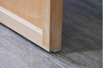 ヴィンテージ建具　昭和後期　均一に並んだ木目が美しい無双付き舞良戸1枚　(R-090840)