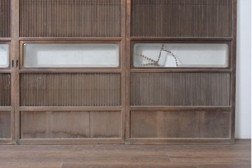アンティーク建具　昭和初期　裏障子付き　細かな縦格子と横長のガラスが調和した格子戸4枚セット　(R-090841)