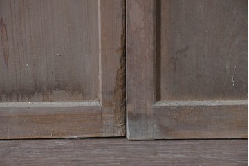 アンティーク建具　昭和初期　裏障子付き　細かな縦格子と横長のガラスが調和した格子戸4枚セット　(R-090841)