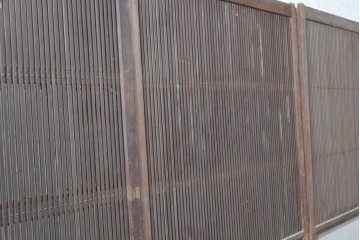 アンティーク建具　昭和初期　裏障子付き　細かな縦格子と横長のガラスが調和した格子戸4枚セット　(R-090841)