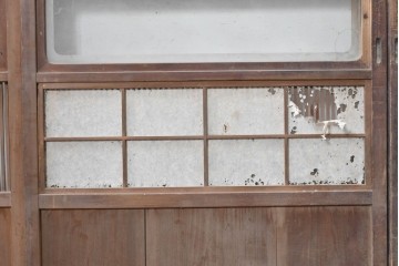 アンティーク建具　昭和初期　裏障子付き　細かな縦格子と横長のガラスが調和した格子戸4枚セット　(R-090841)