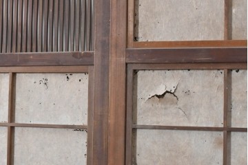 アンティーク建具　昭和初期　裏障子付き　細かな縦格子と横長のガラスが調和した格子戸4枚セット　(R-090841)