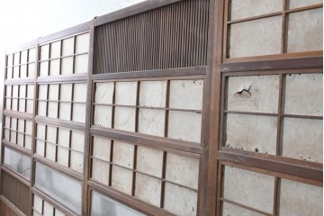 アンティーク建具　昭和初期　裏障子付き　細かな縦格子と横長のガラスが調和した格子戸4枚セット　(R-090841)