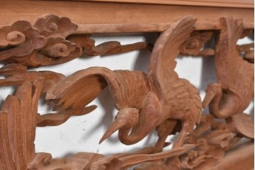 ヴィンテージ建具　昭和後期　鶴と雲を繊細に彫り込んだ躍動感あふれる彫刻欄間2枚セット　(R-090842)