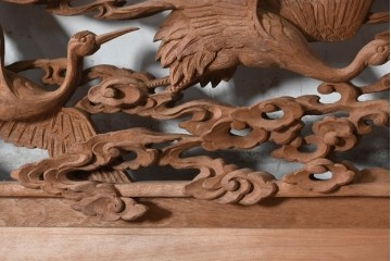 ヴィンテージ建具　昭和後期　鶴と雲を繊細に彫り込んだ躍動感あふれる彫刻欄間2枚セット　(R-090842)