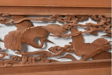 ヴィンテージ建具　昭和後期　鶴と雲を繊細に彫り込んだ躍動感あふれる彫刻欄間2枚セット　(R-090842)