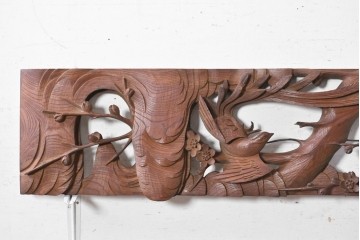 アンティーク建具　大正から昭和初期　欅(ケヤキ)材　梅に山鳥の図を描いた片面彫刻欄間1枚　(R-090843)