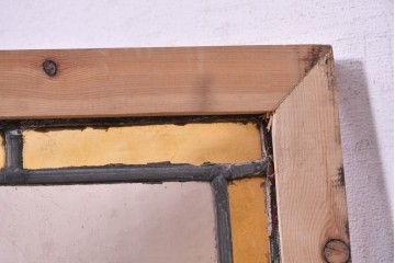 イギリスアンティーク建具　1940年頃　淡い色合いに赤色の菱形模様がアクセントを添えるステンドグラスパネル2枚セット　(R-090851)