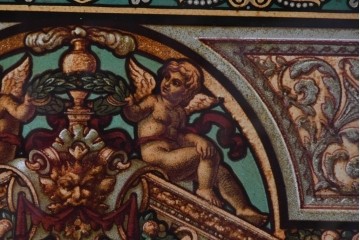 イギリスアンティーク　1920年から1930年頃　人物像と草花文様が彩る荘厳なガラスアートパネル1枚　(R-090857)