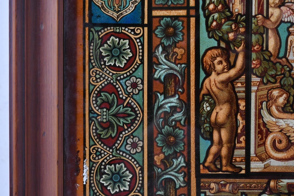 イギリスアンティーク　1920年から1930年頃　人物像と草花文様が彩る荘厳なガラスアートパネル1枚　(R-090857)