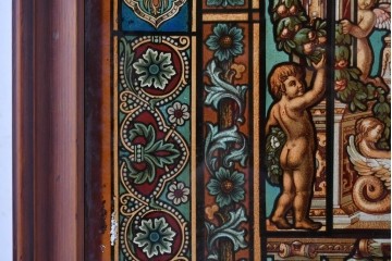 イギリスアンティーク　1920年から1930年頃　人物像と草花文様が彩る荘厳なガラスアートパネル1枚　(R-090857)