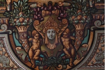 イギリスアンティーク　1920年から1930年頃　人物像と草花文様が彩る荘厳なガラスアートパネル1枚　(R-090857)