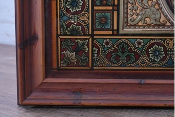 イギリスアンティーク　1920年から1930年頃　人物像と草花文様が彩る荘厳なガラスアートパネル1枚　(R-090857)