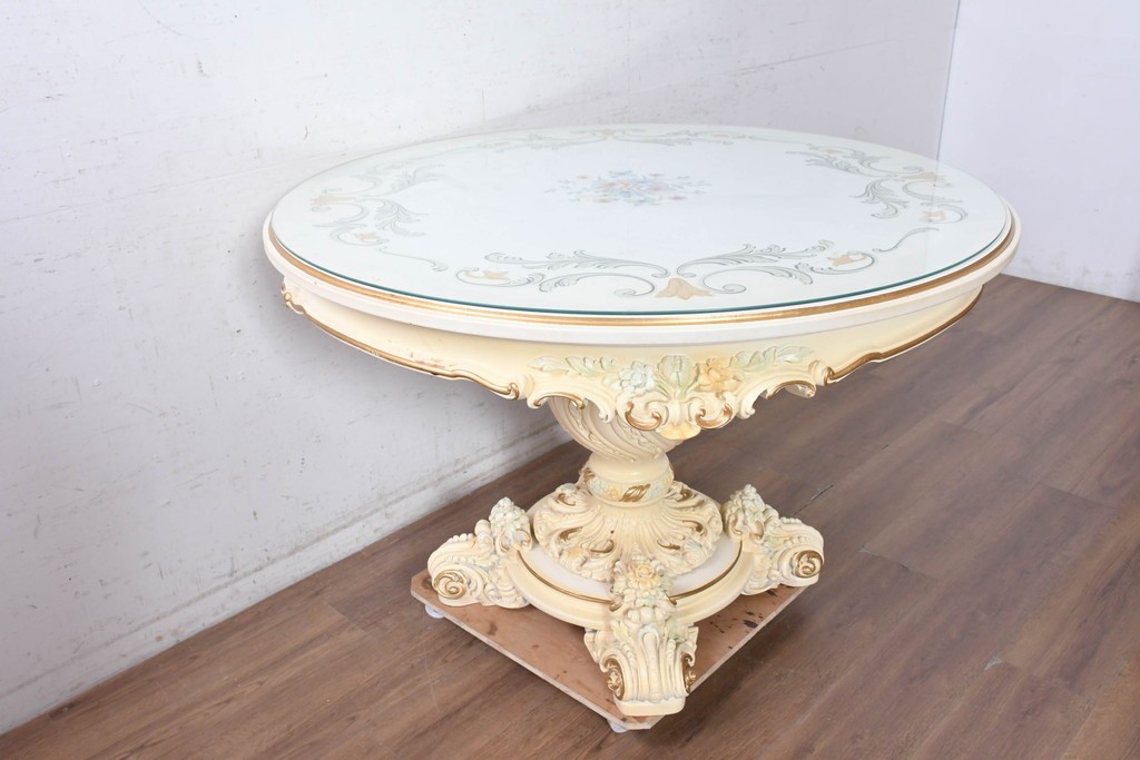 中古　美品　SILIK(シリック)　優美な装飾が目を引くラウンドテーブル　(R-090860)
