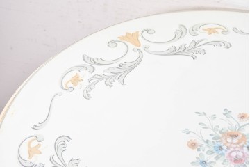 中古　美品　SILIK(シリック)　優美な装飾が目を引くラウンドテーブル　(R-090860)