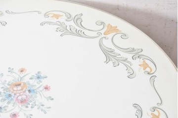 中古　美品　SILIK(シリック)　優美な装飾が目を引くラウンドテーブル　(R-090860)