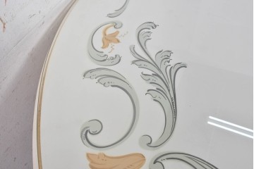 中古　美品　SILIK(シリック)　優美な装飾が目を引くラウンドテーブル　(R-090860)