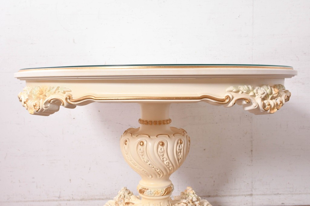 中古　美品　SILIK(シリック)　優美な装飾が目を引くラウンドテーブル　(R-090860)