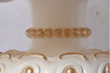 中古　美品　SILIK(シリック)　優美な装飾が目を引くラウンドテーブル　(R-090860)