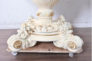 中古　美品　SILIK(シリック)　優美な装飾が目を引くラウンドテーブル　(R-090860)