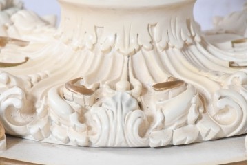 中古　美品　SILIK(シリック)　優美な装飾が目を引くラウンドテーブル　(R-090860)